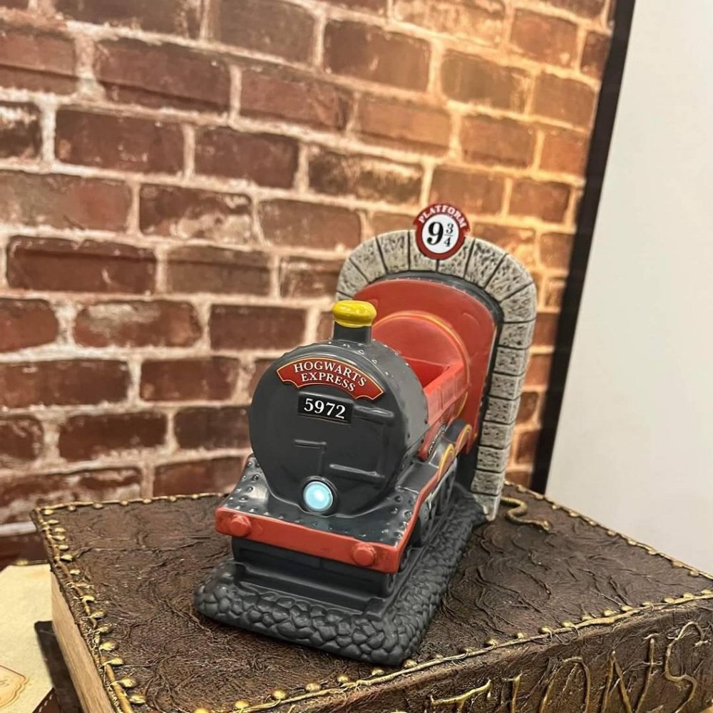 Harry Potter Hogwarts Express Train Platform 9 3/4 Wizard Witch Scentsy Warmer